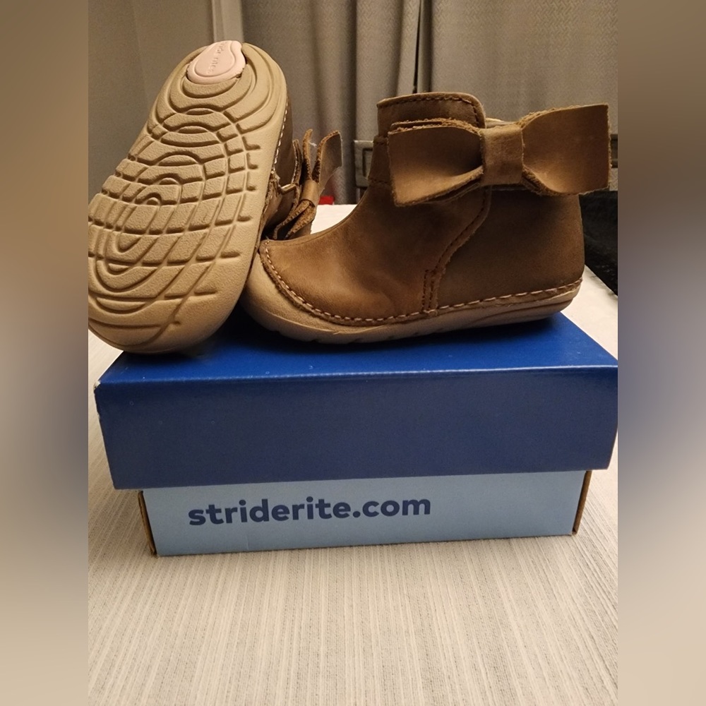 Stride Rite toddler girls.  Genevieve leather boot. Never worn outside.